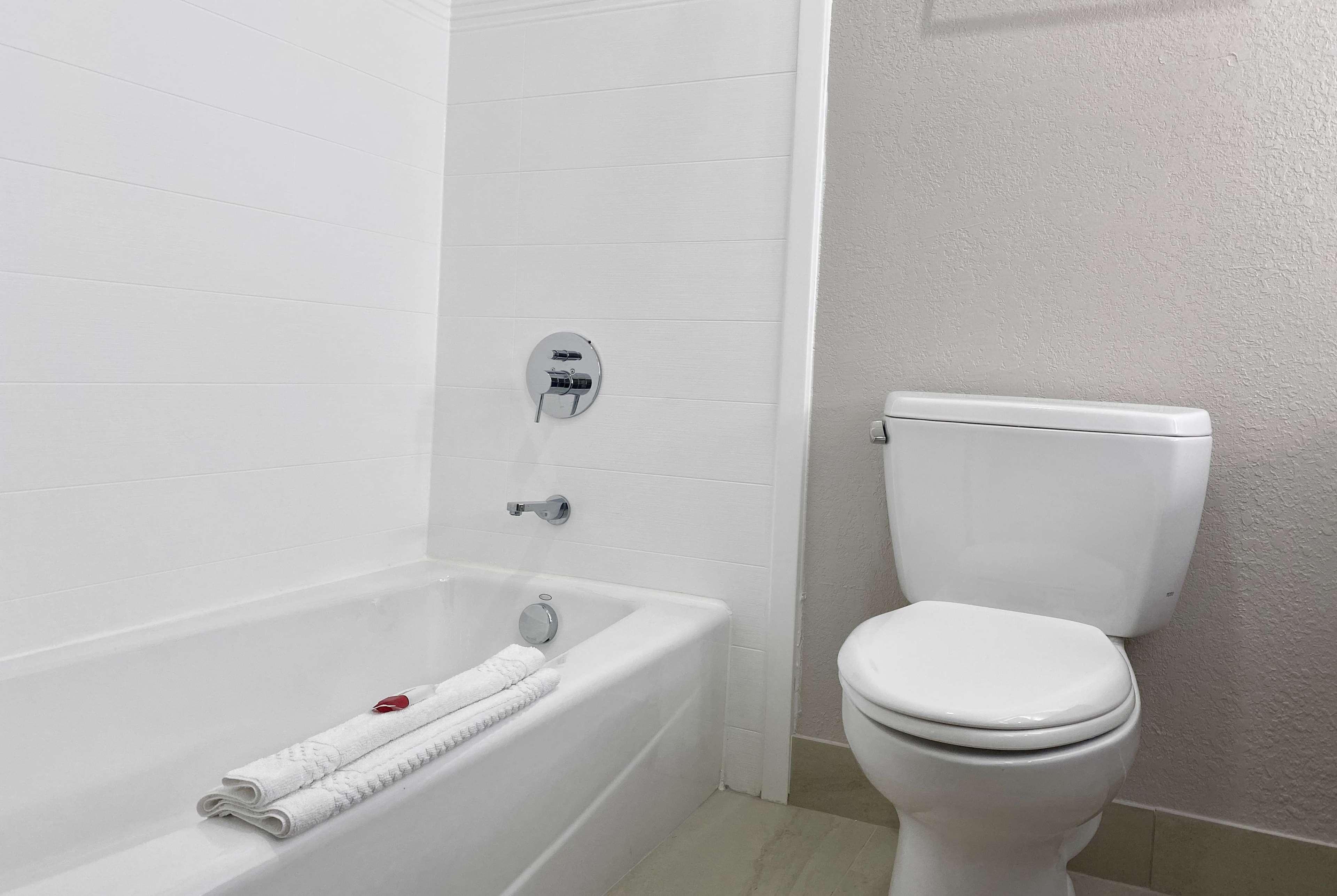 Days Inn & Suites By Wyndham Peachtree Corners Norcross Eksteriør bilde