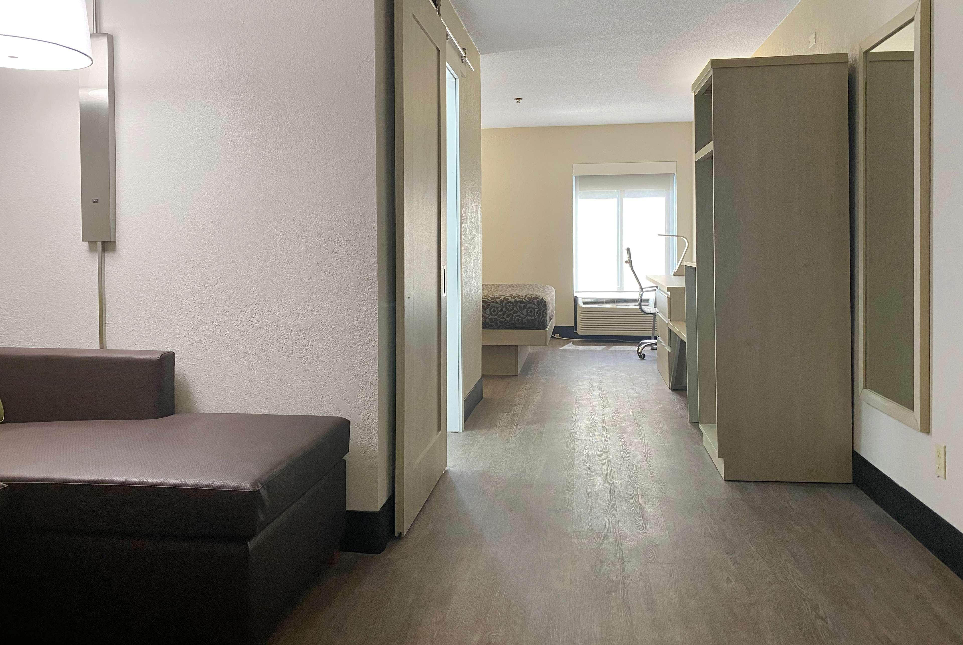 Days Inn & Suites By Wyndham Peachtree Corners Norcross Eksteriør bilde