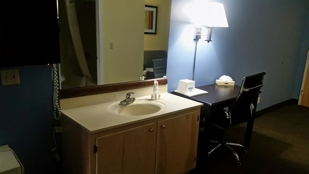 Days Inn & Suites By Wyndham Peachtree Corners Norcross Eksteriør bilde