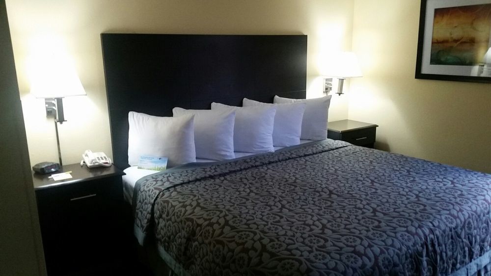 Days Inn & Suites By Wyndham Peachtree Corners Norcross Eksteriør bilde