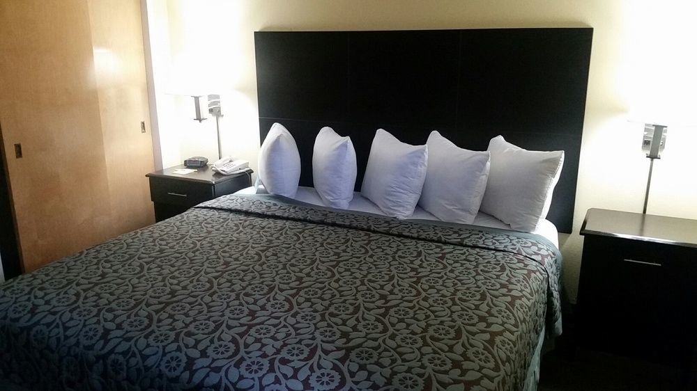 Days Inn & Suites By Wyndham Peachtree Corners Norcross Eksteriør bilde