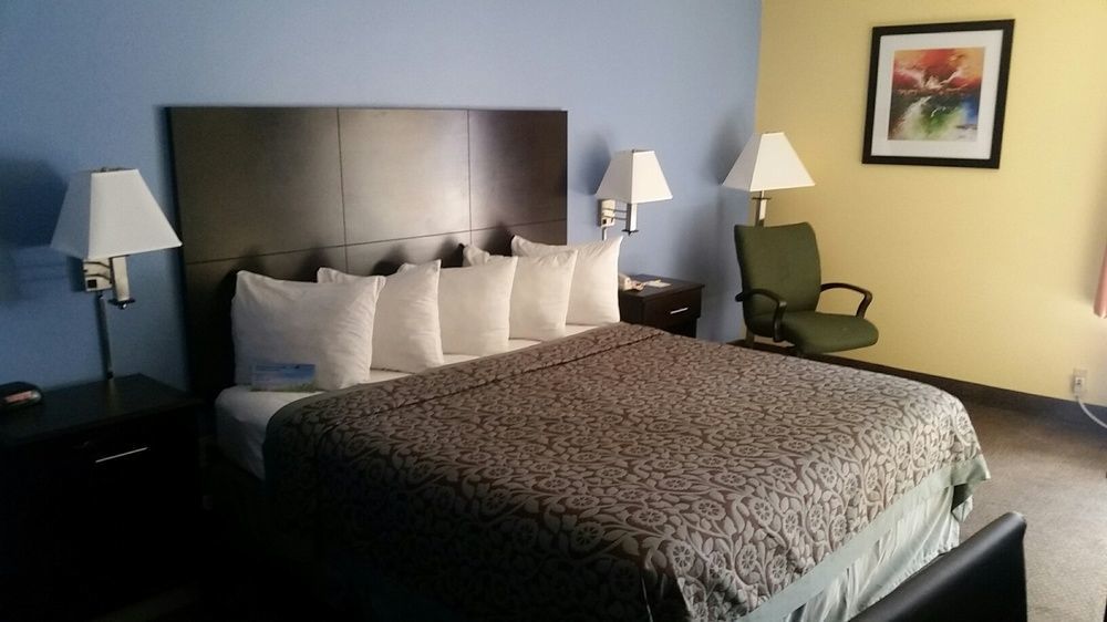 Days Inn & Suites By Wyndham Peachtree Corners Norcross Eksteriør bilde