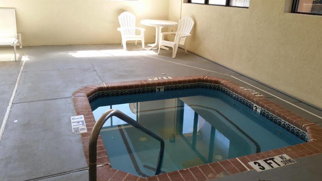 Days Inn & Suites By Wyndham Peachtree Corners Norcross Eksteriør bilde