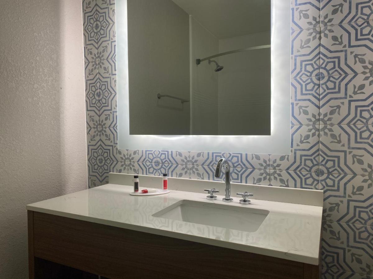 Days Inn & Suites By Wyndham Peachtree Corners Norcross Eksteriør bilde
